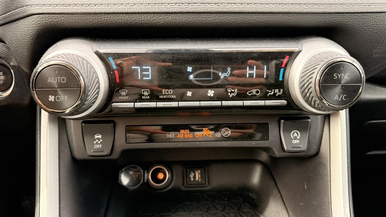 Toyota RAV4 XLE 2024