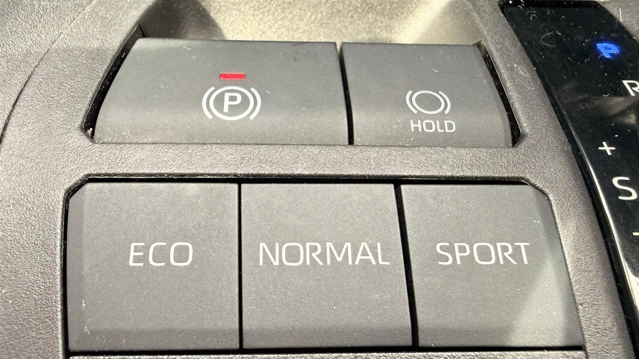 Toyota RAV4 XLE 2024