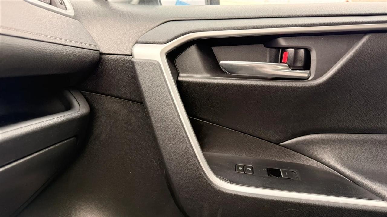 Toyota RAV4 XLE 2024