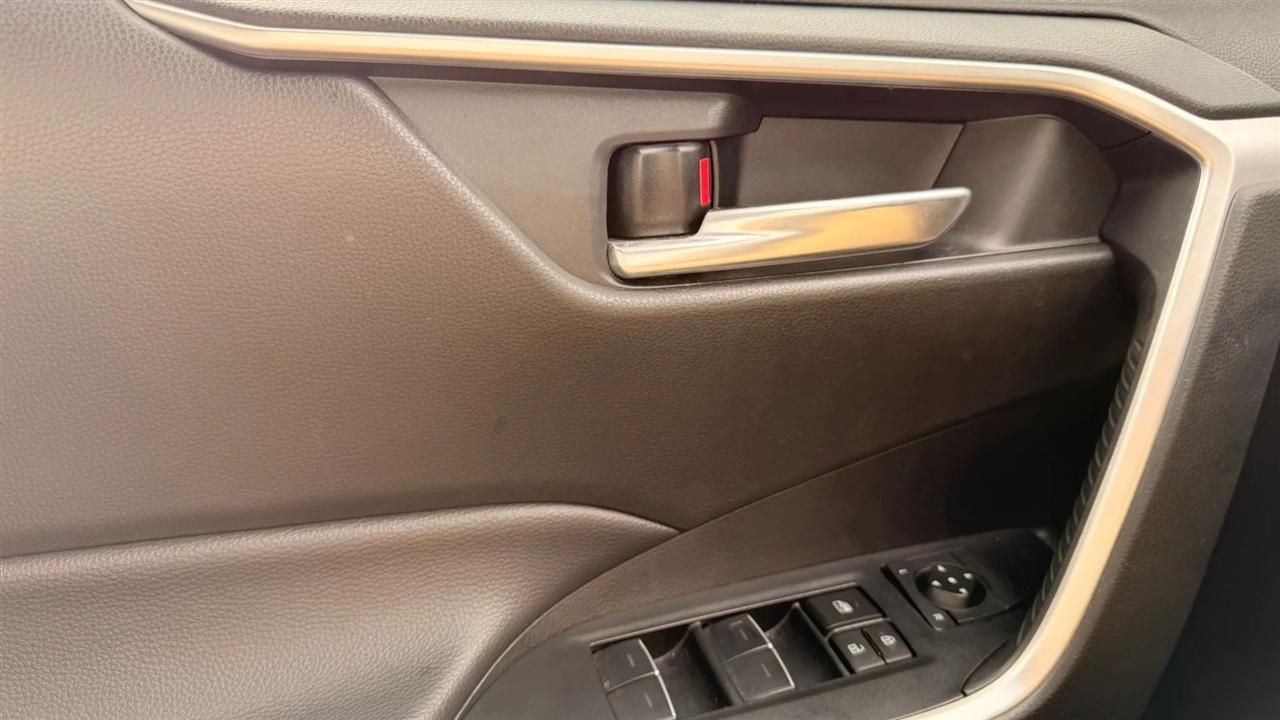 Toyota RAV4 XLE 2024