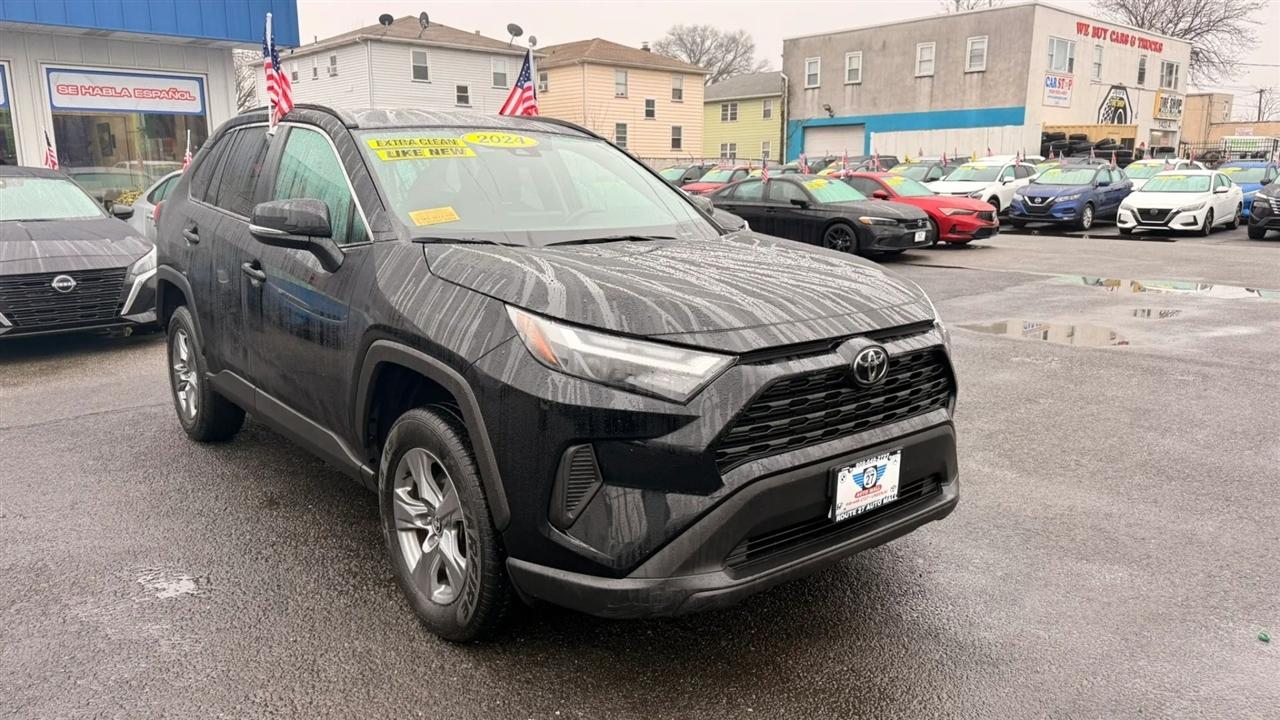 Toyota RAV4 XLE 2024