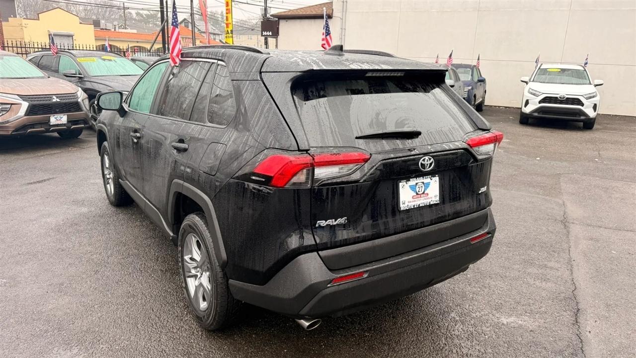 Toyota RAV4 XLE 2024