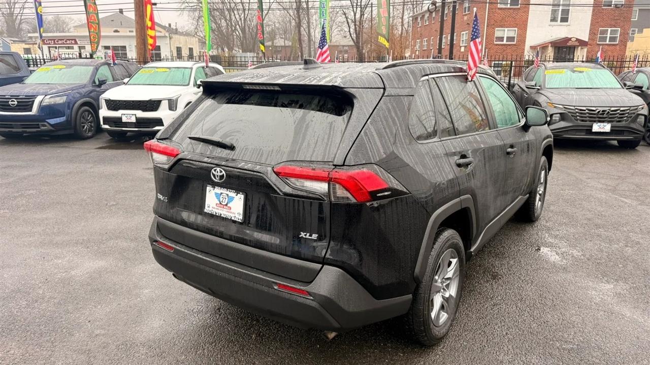 Toyota RAV4 XLE 2024