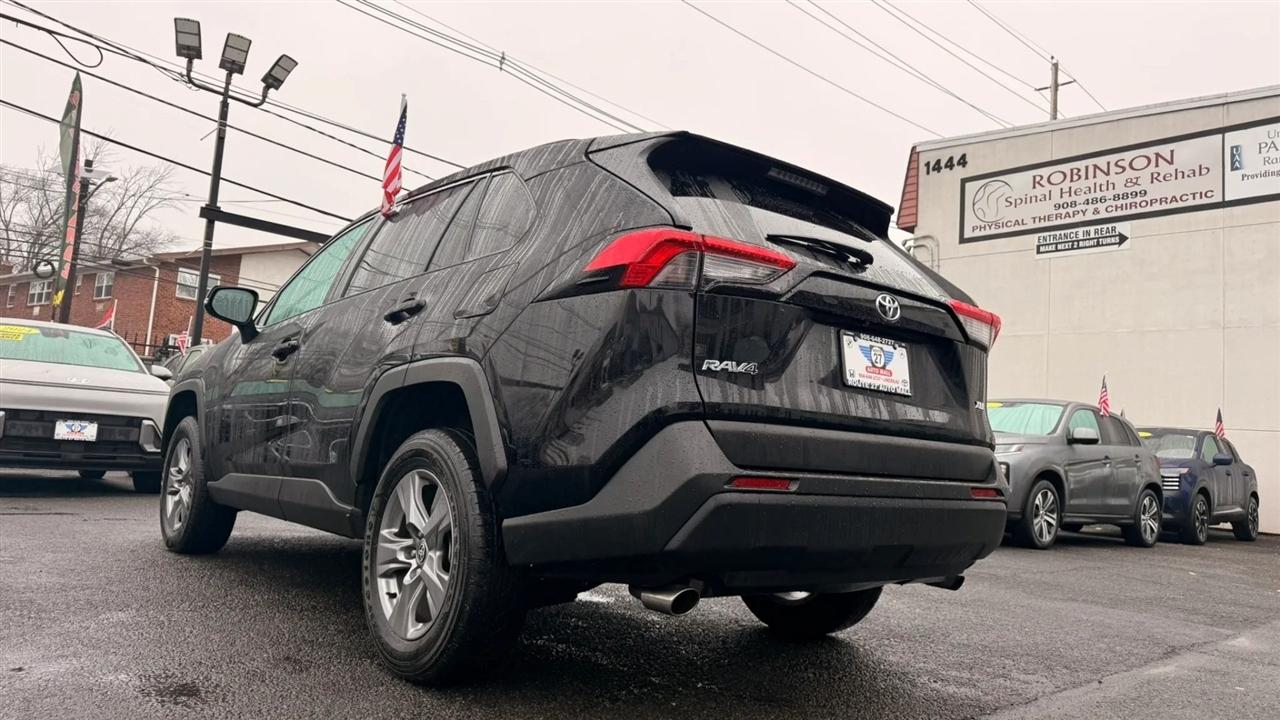 Toyota RAV4 XLE 2024
