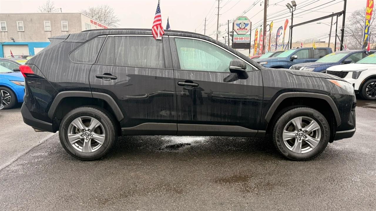 Toyota RAV4 XLE 2024