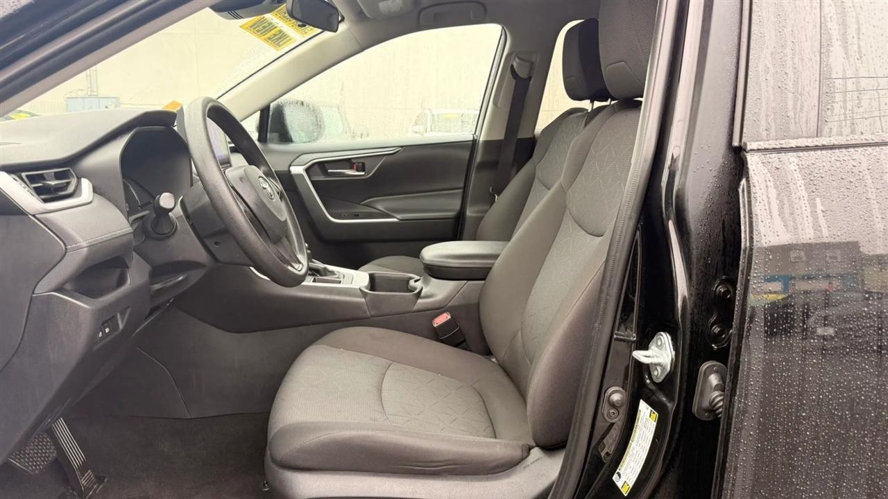 Toyota RAV4 XLE 2024