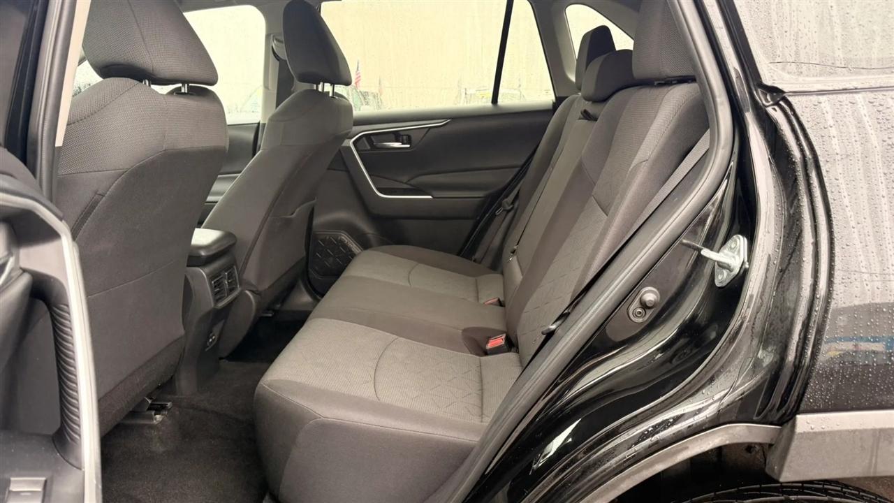 Toyota RAV4 XLE 2024