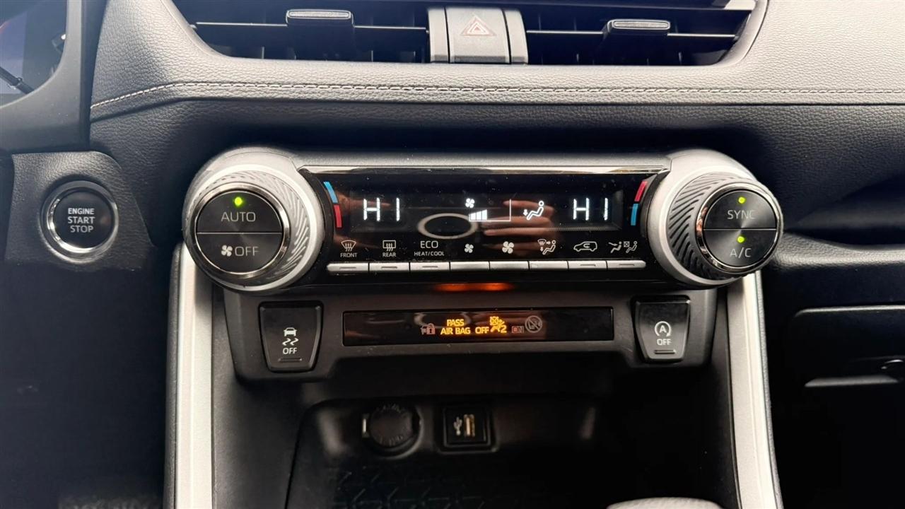 Toyota RAV4 XLE 2024