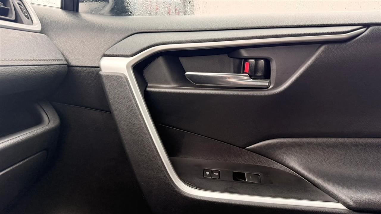 Toyota RAV4 XLE 2024