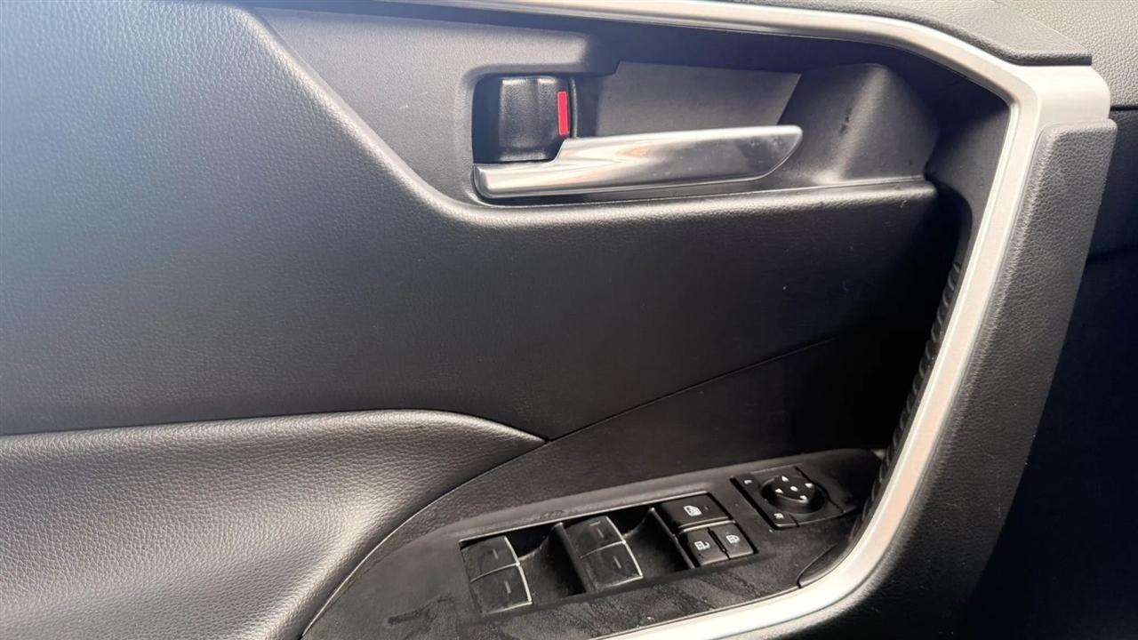 Toyota RAV4 XLE 2024