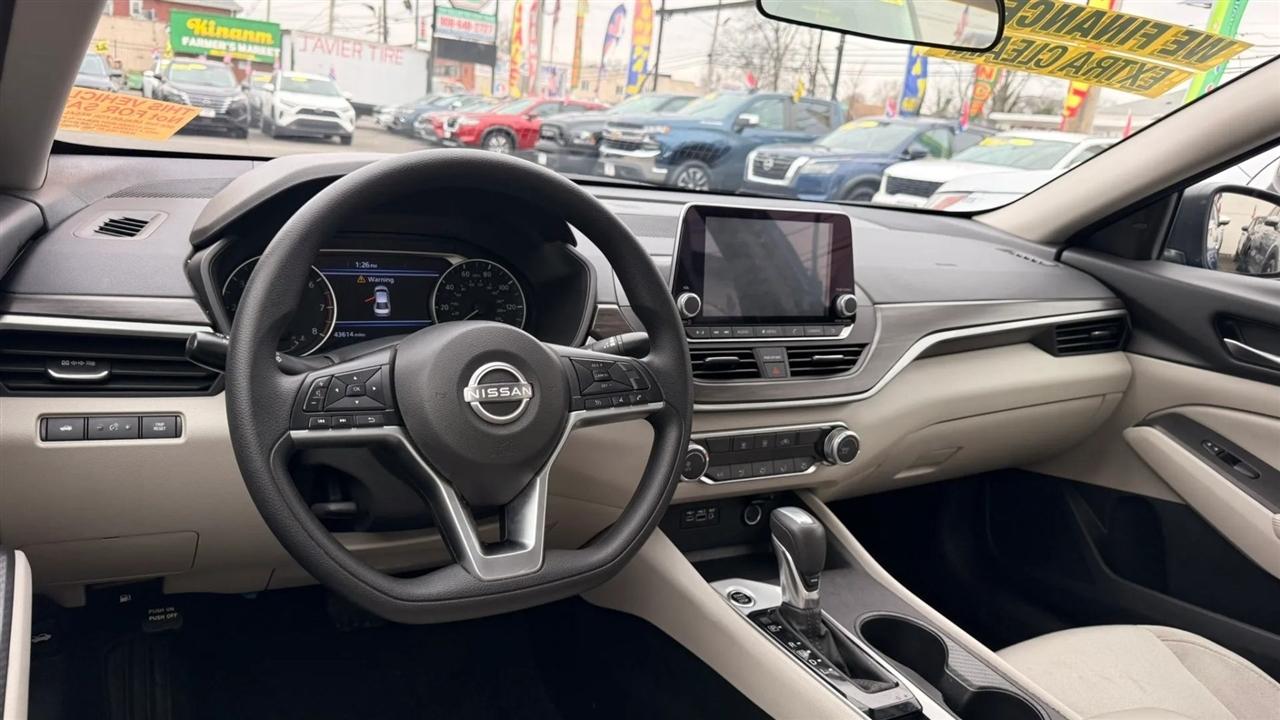 Nissan Altima 2.5 SV 2025