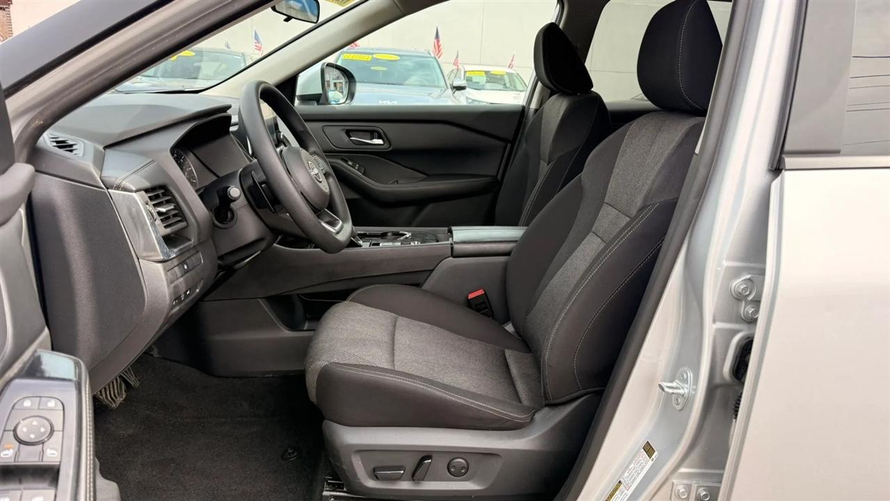 Nissan Rogue SV 2024