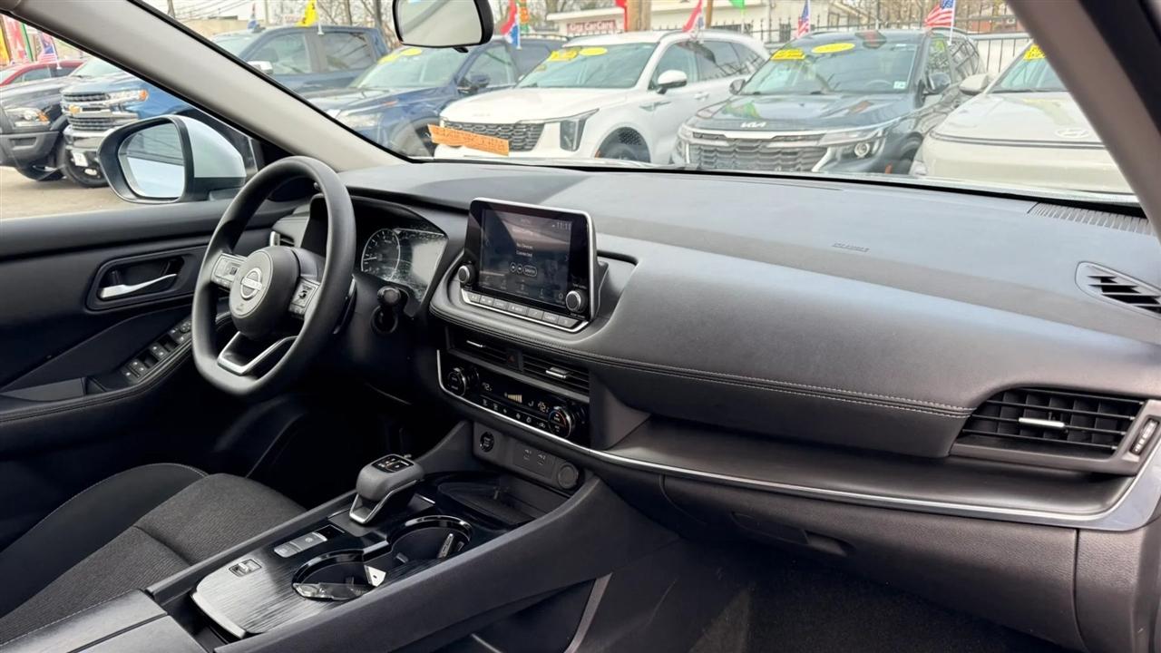 Nissan Rogue SV 2024