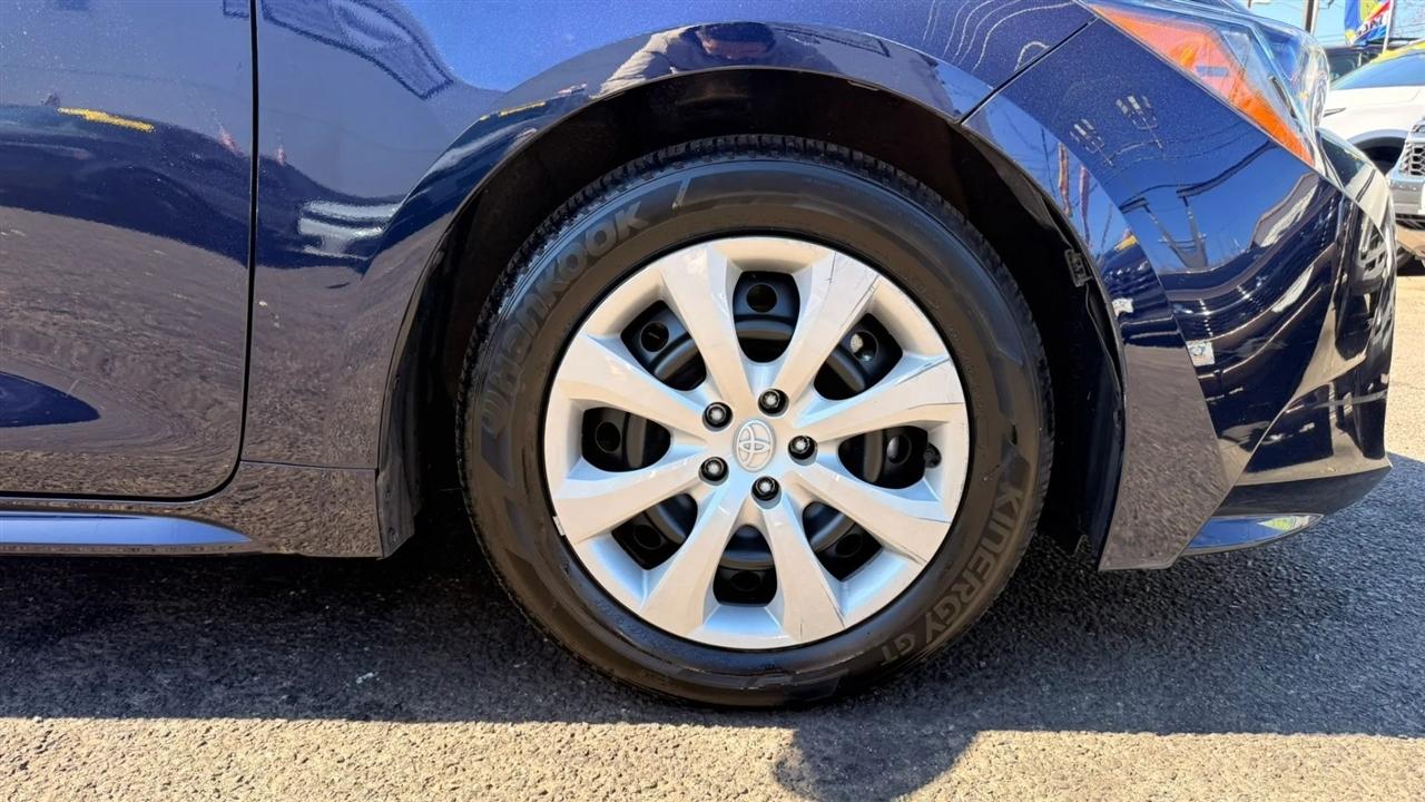 Toyota Corolla LE 2025