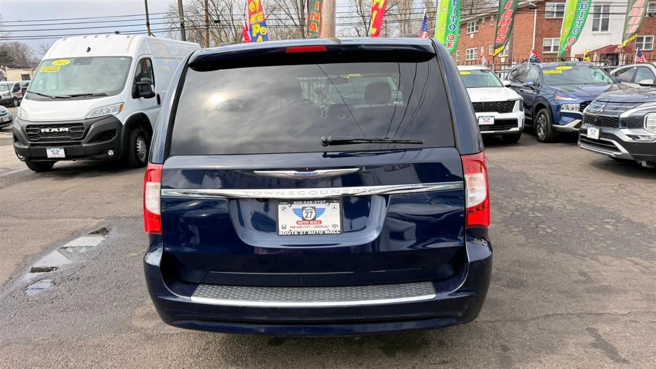 Chrysler Town & Country Touring 2012