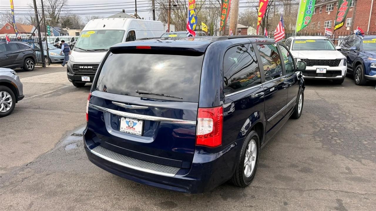 Chrysler Town & Country Touring 2012