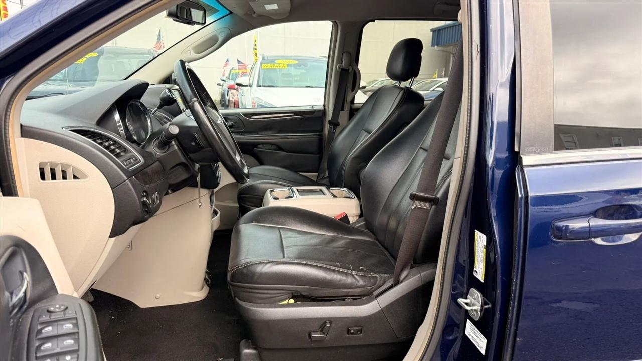 Chrysler Town & Country Touring 2012