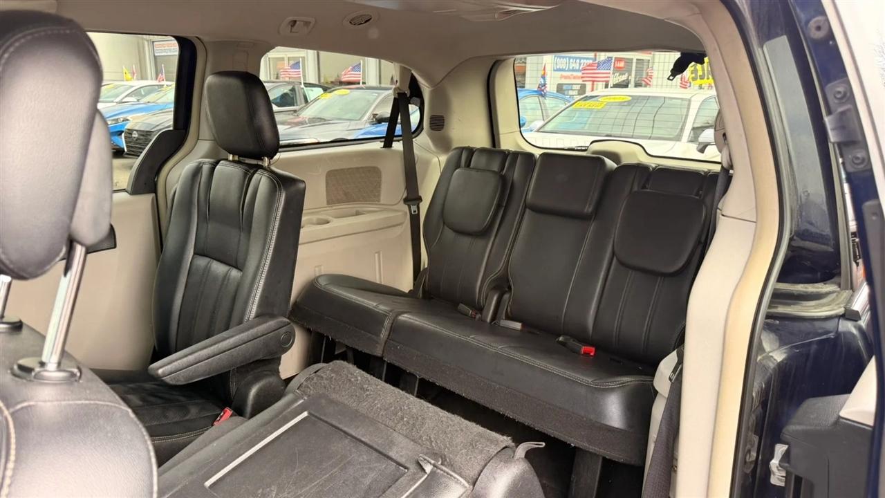 Chrysler Town & Country Touring 2012