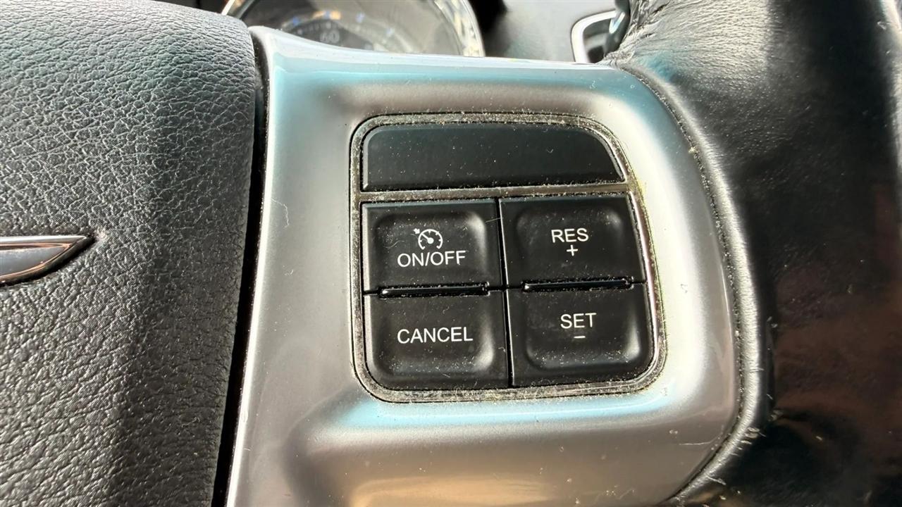 Chrysler Town & Country Touring 2012