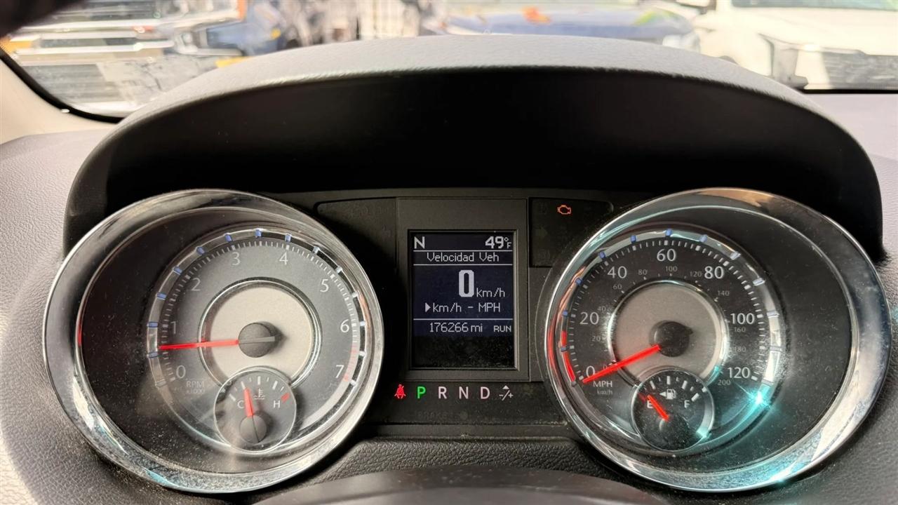 Chrysler Town & Country Touring 2012