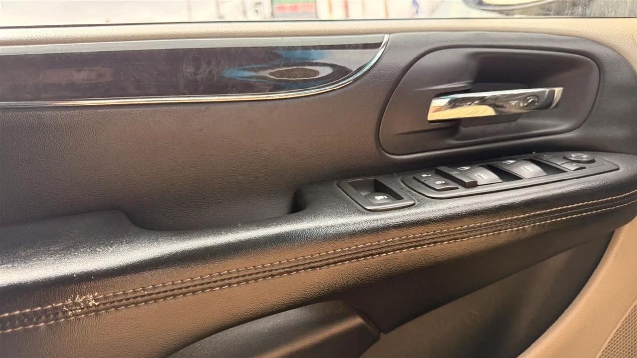 Chrysler Town & Country Touring 2012