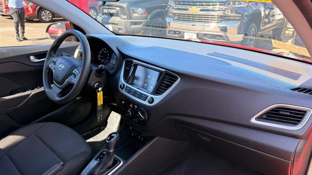 Hyundai Accent SEL 4-Door 6A 2022