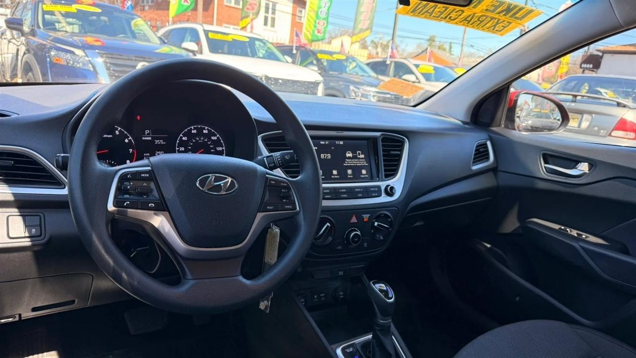 Hyundai Accent SEL 4-Door 6A 2022