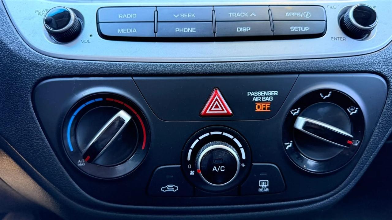 Hyundai Accent SEL 4-Door 6A 2022