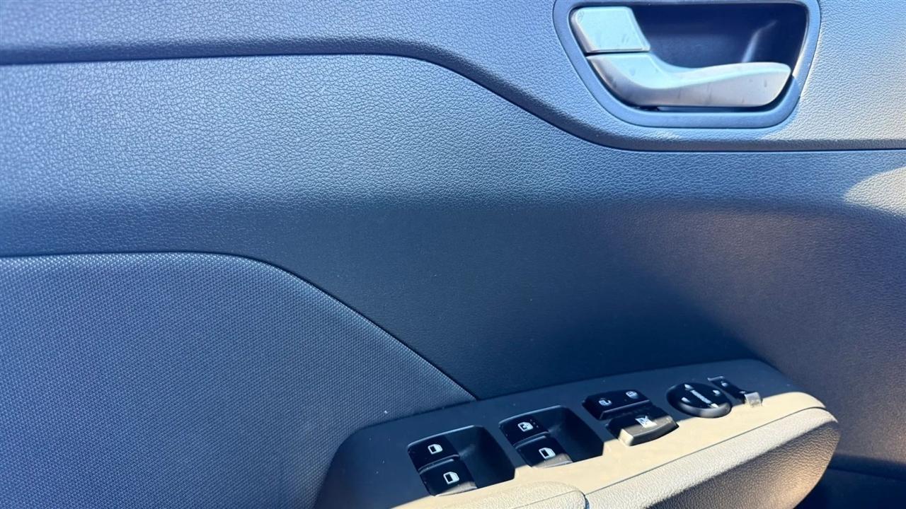 Hyundai Accent SEL 4-Door 6A 2022