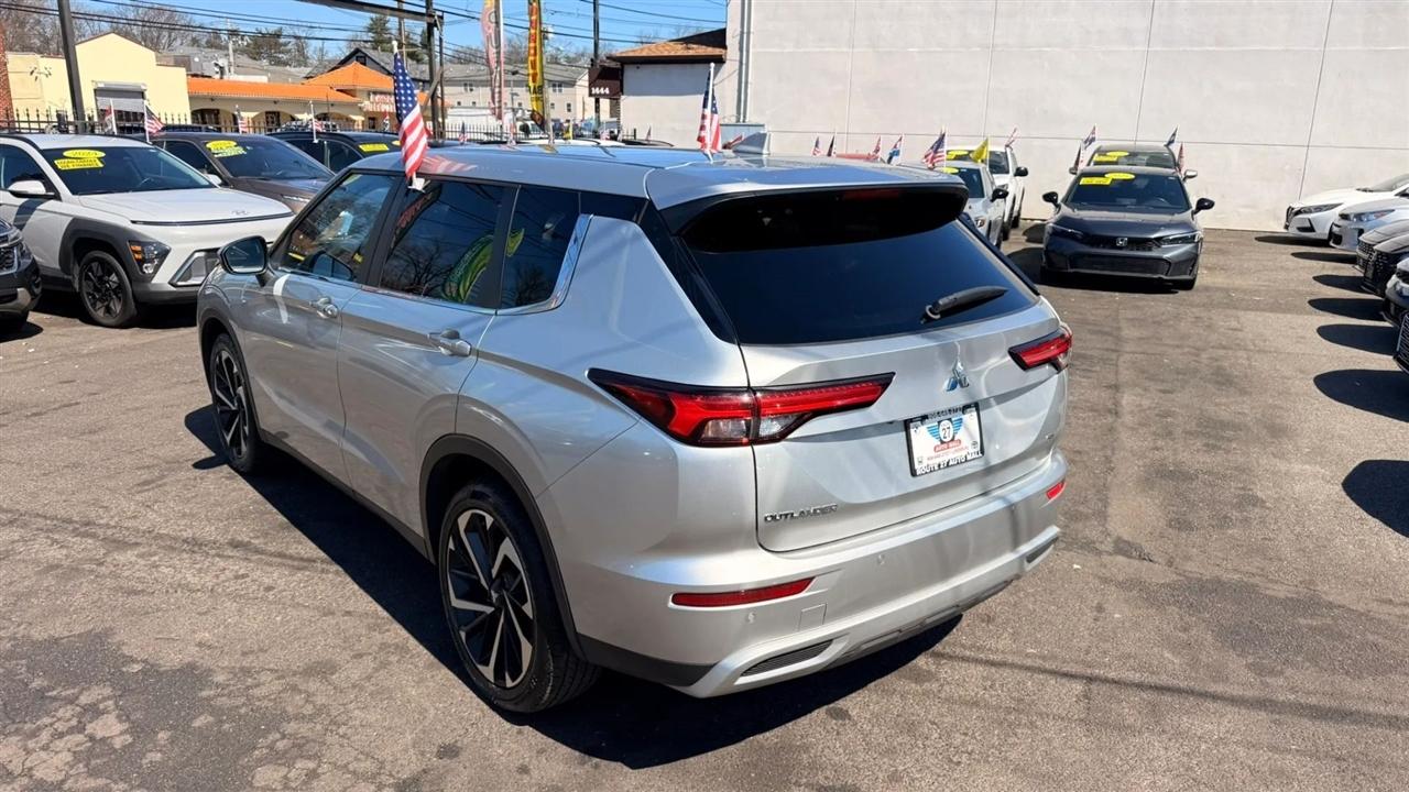 Mitsubishi Outlander SE 2WD 2024