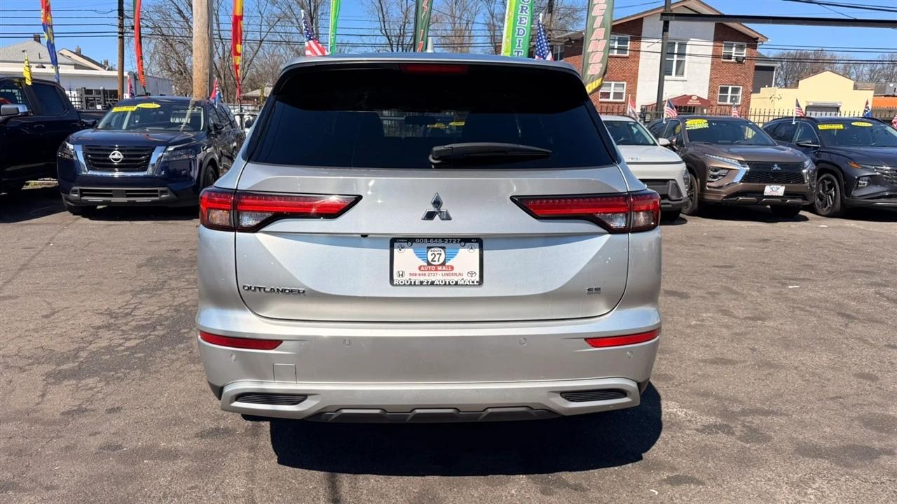 Mitsubishi Outlander SE 2WD 2024