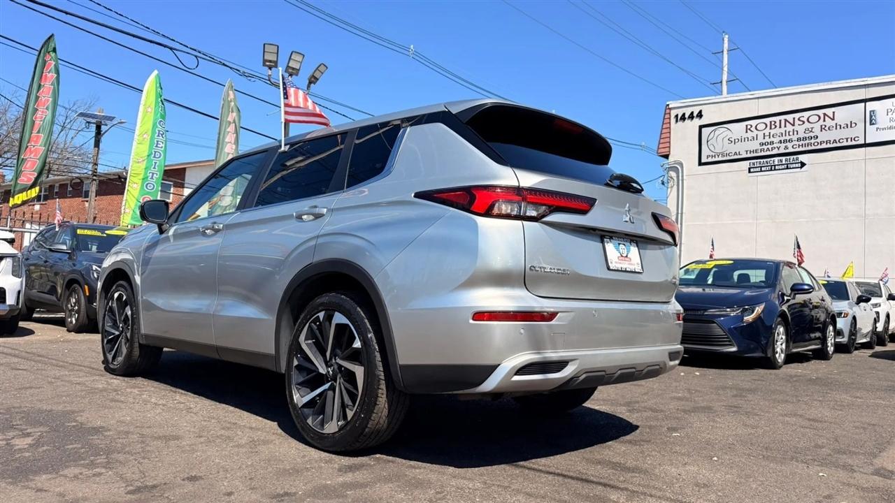 Mitsubishi Outlander SE 2WD 2024