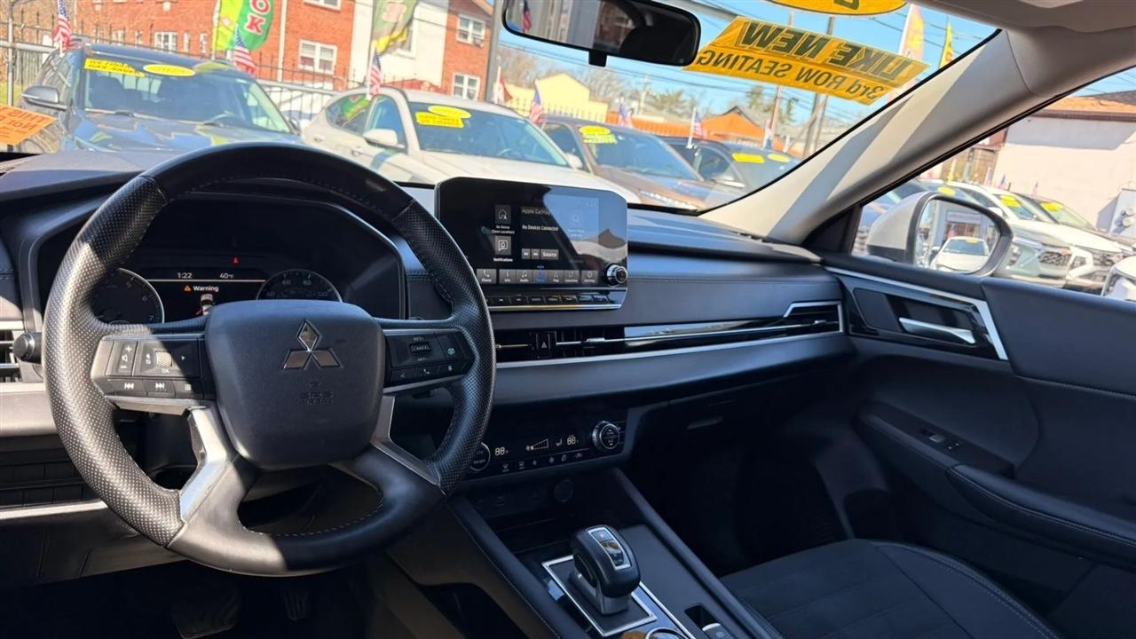 Mitsubishi Outlander SE 2WD 2024