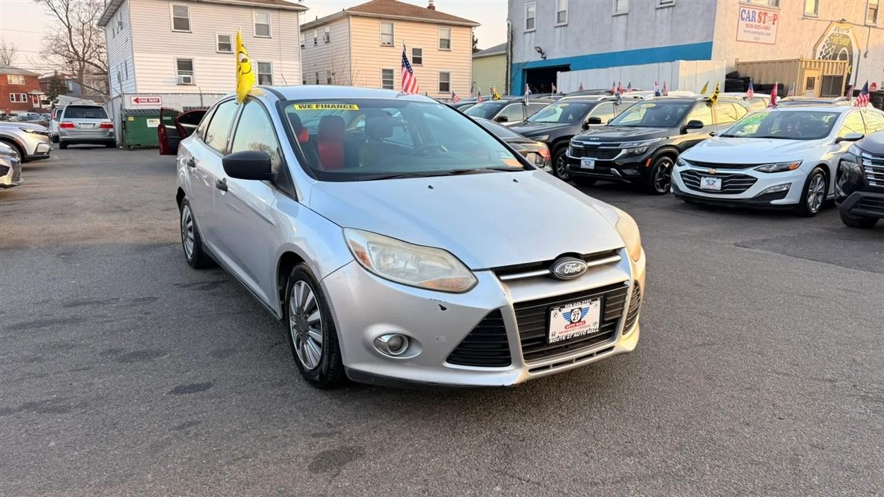 Ford Focus S Sedan 2013