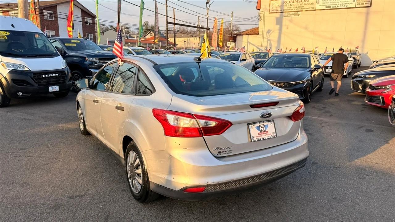 Ford Focus S Sedan 2013