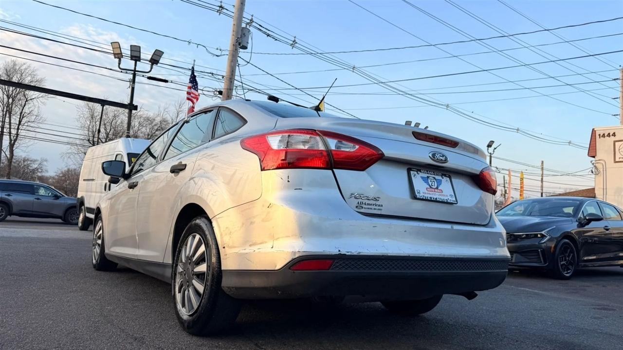 Ford Focus S Sedan 2013