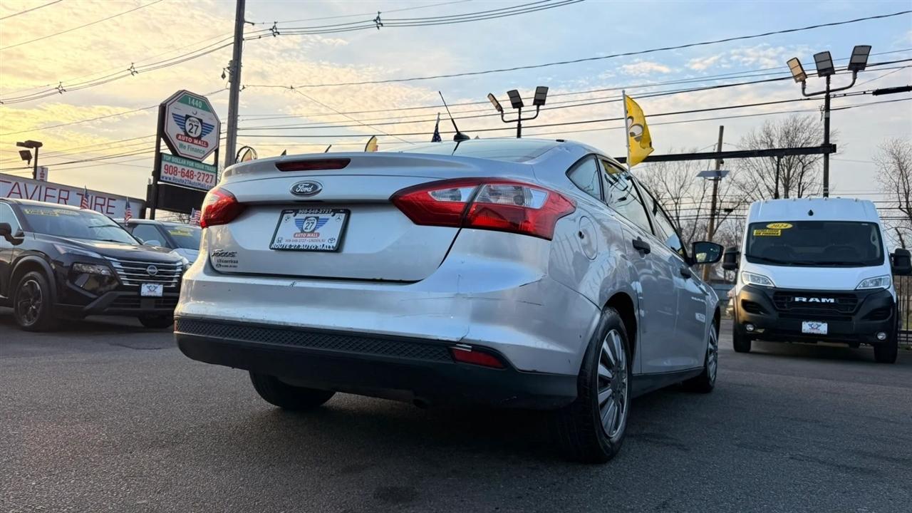 Ford Focus S Sedan 2013