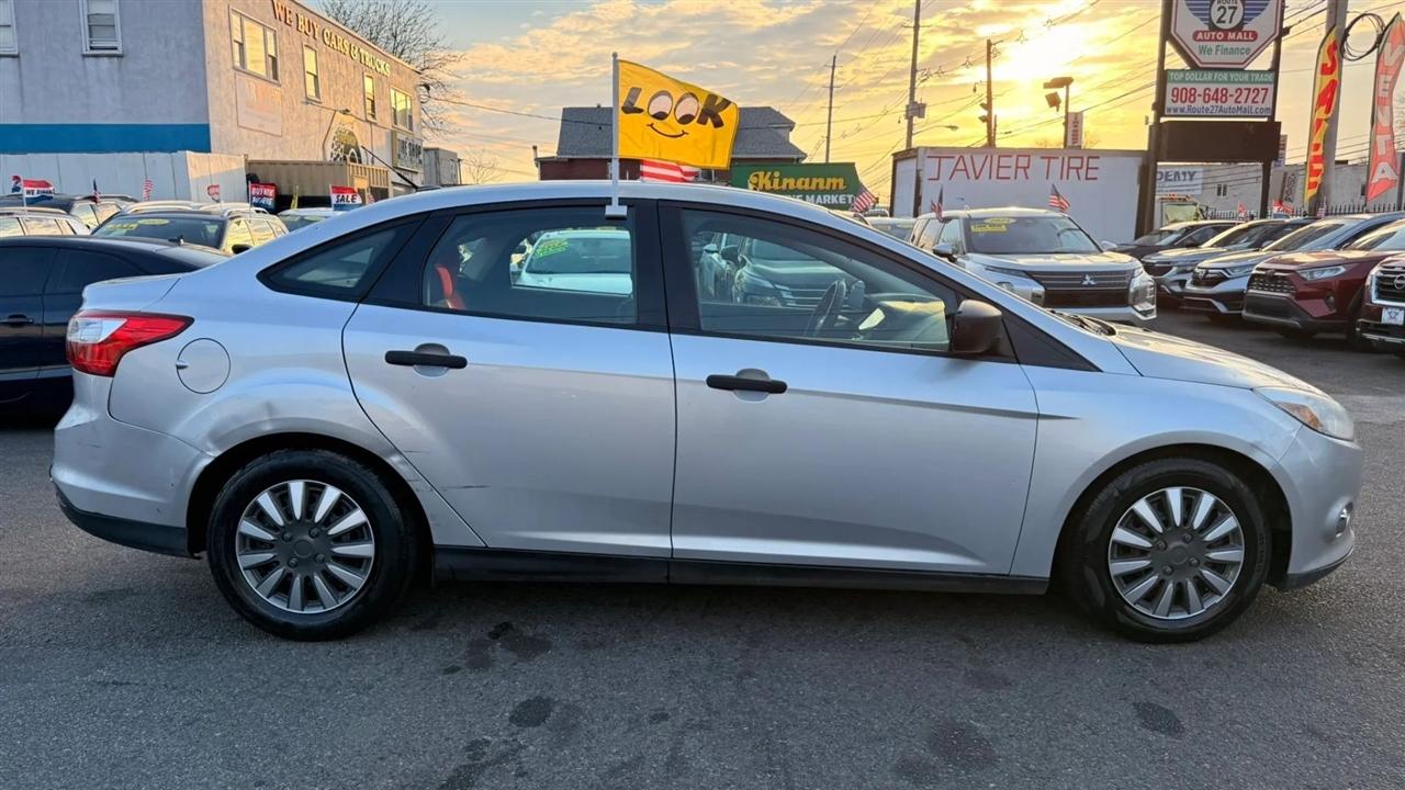 Ford Focus S Sedan 2013