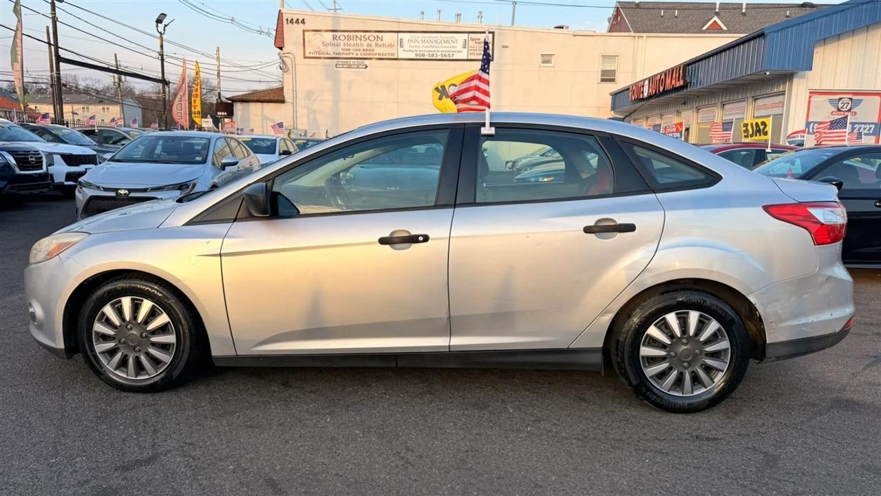 Ford Focus S Sedan 2013