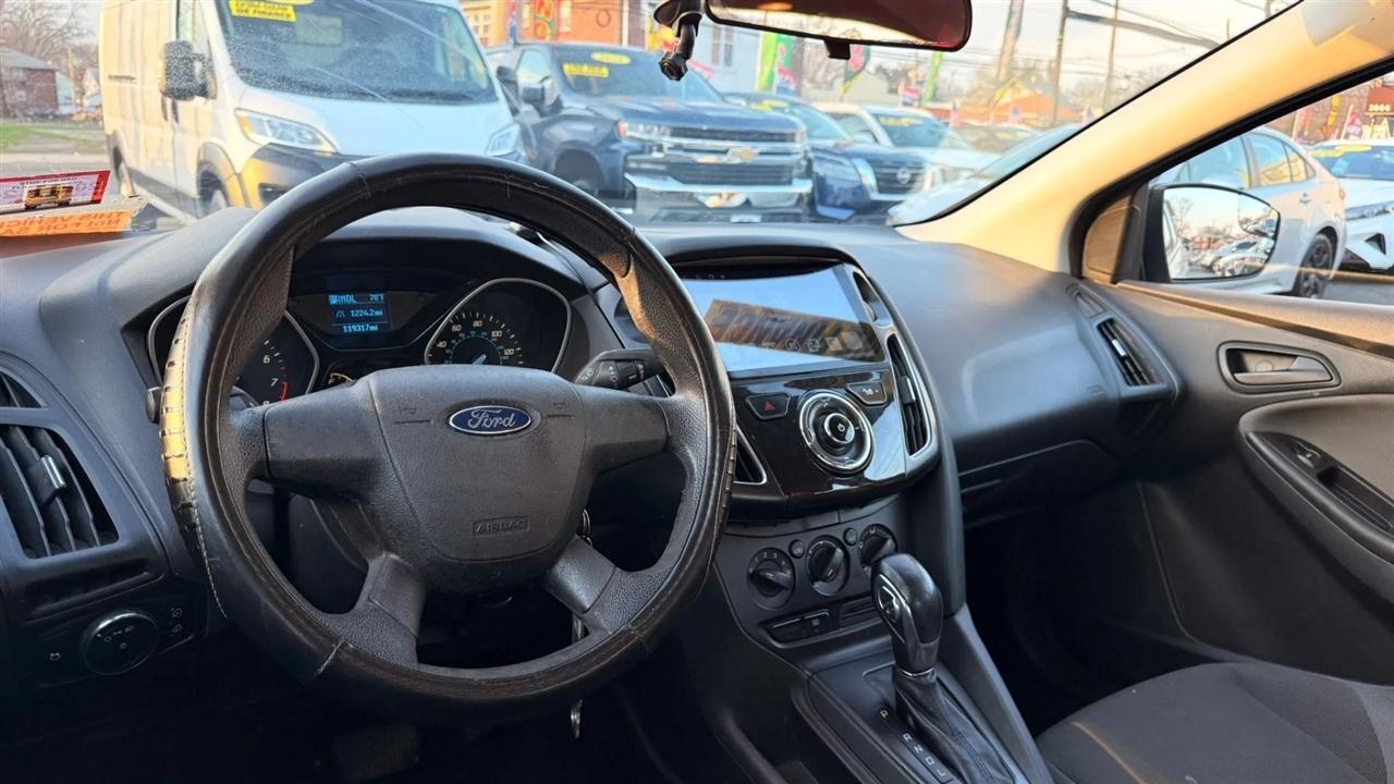 Ford Focus S Sedan 2013