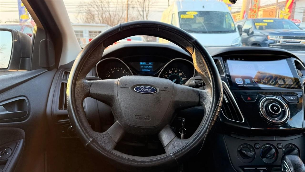 Ford Focus S Sedan 2013