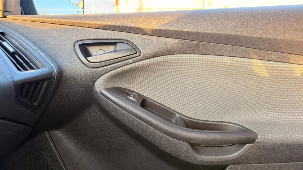 Ford Focus S Sedan 2013