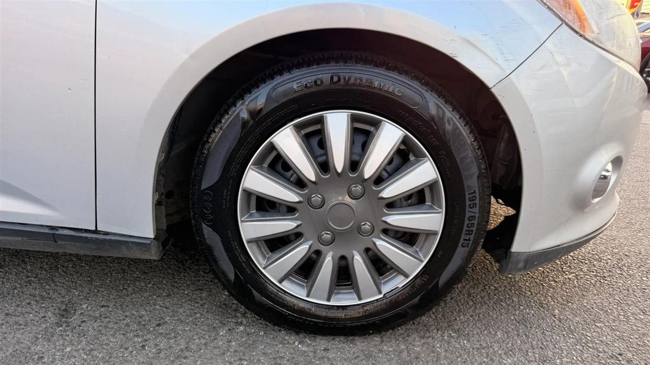 Ford Focus S Sedan 2013