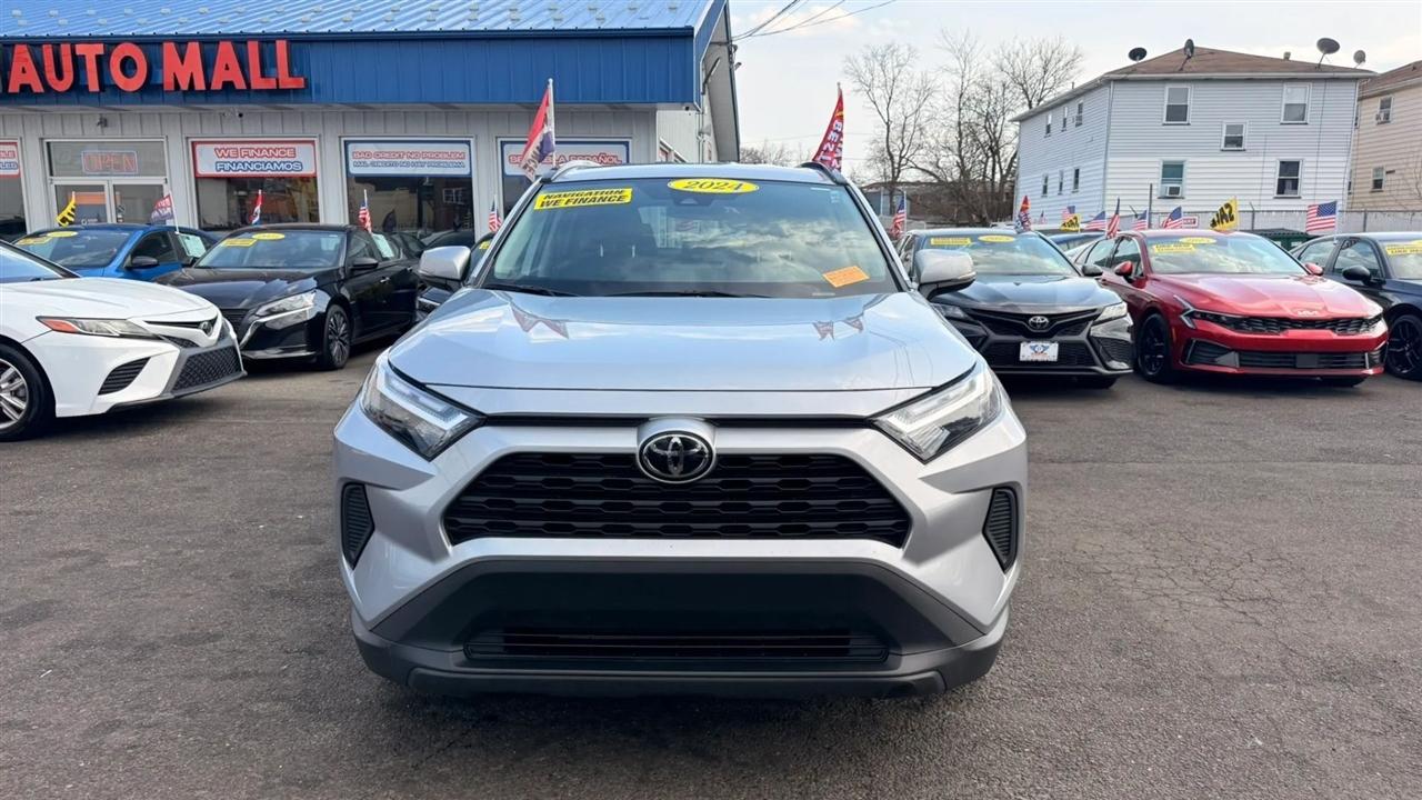 Toyota RAV4 XLE 2024