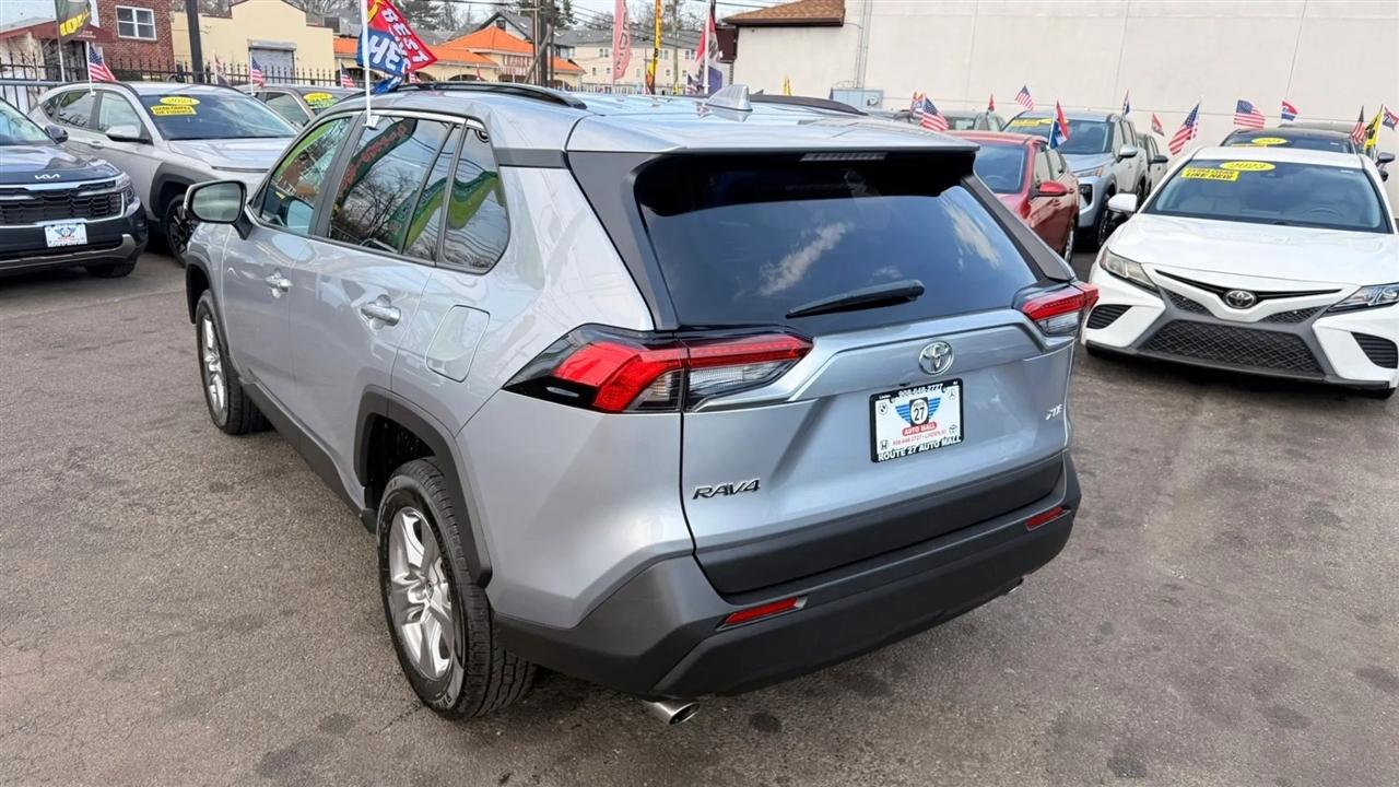 Toyota RAV4 XLE 2024