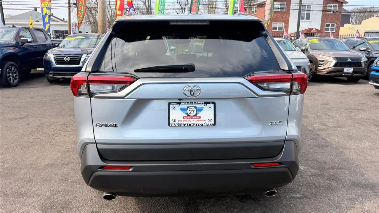 Toyota RAV4 XLE 2024