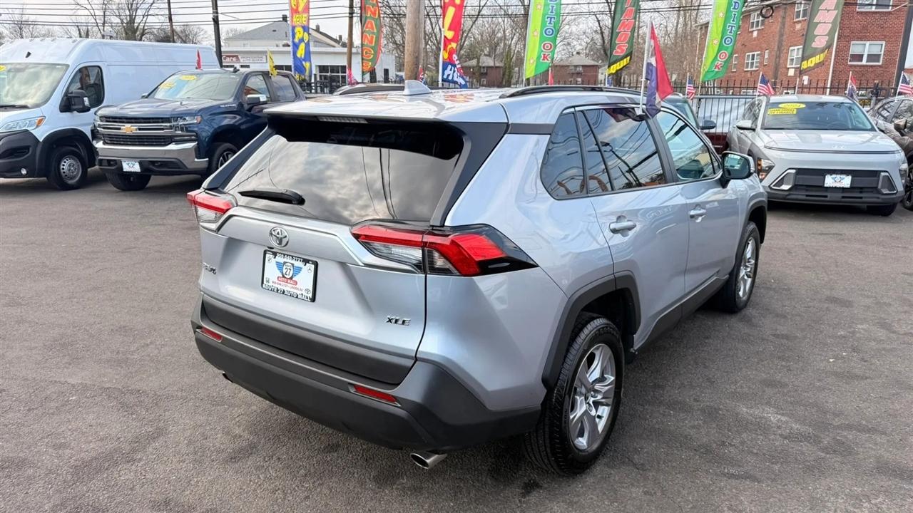 Toyota RAV4 XLE 2024
