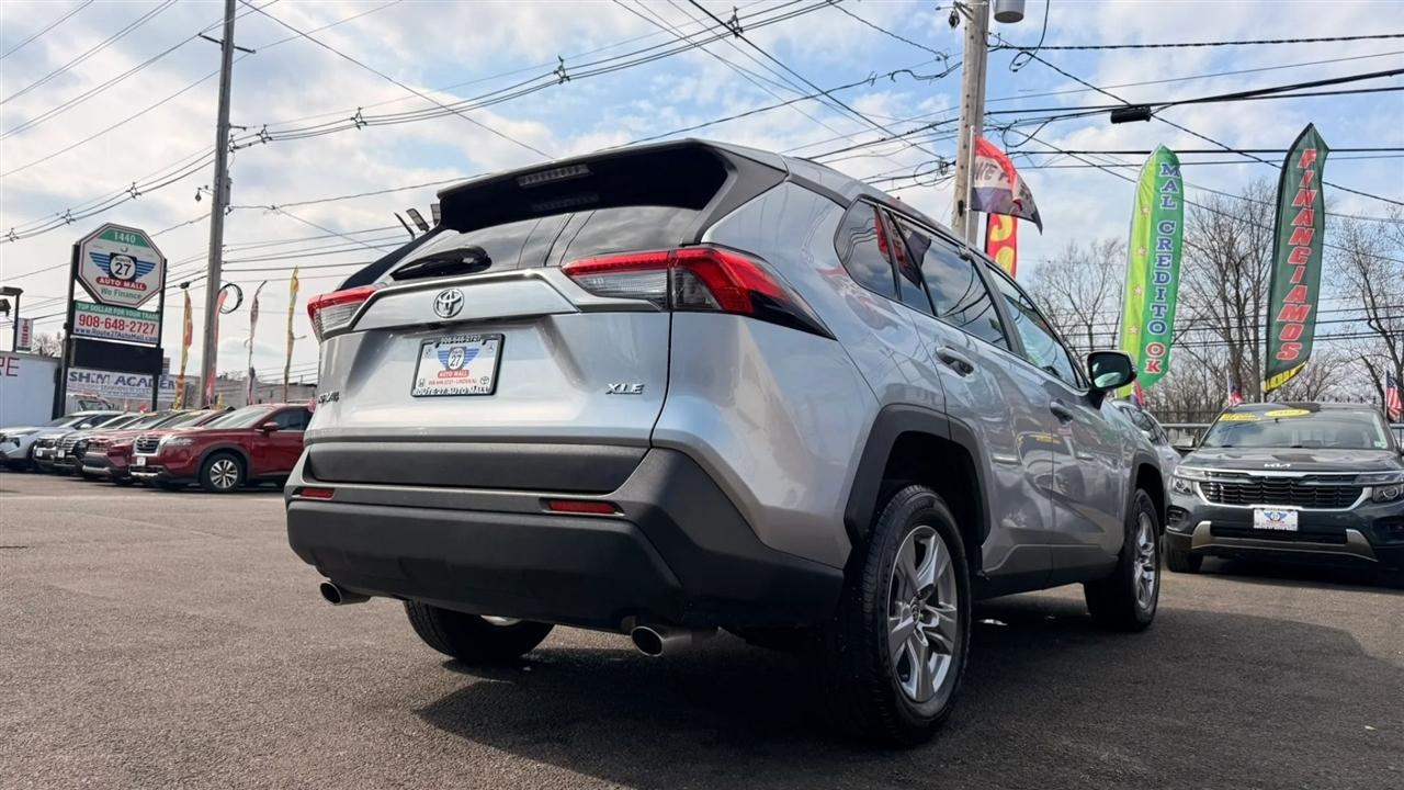 Toyota RAV4 XLE 2024