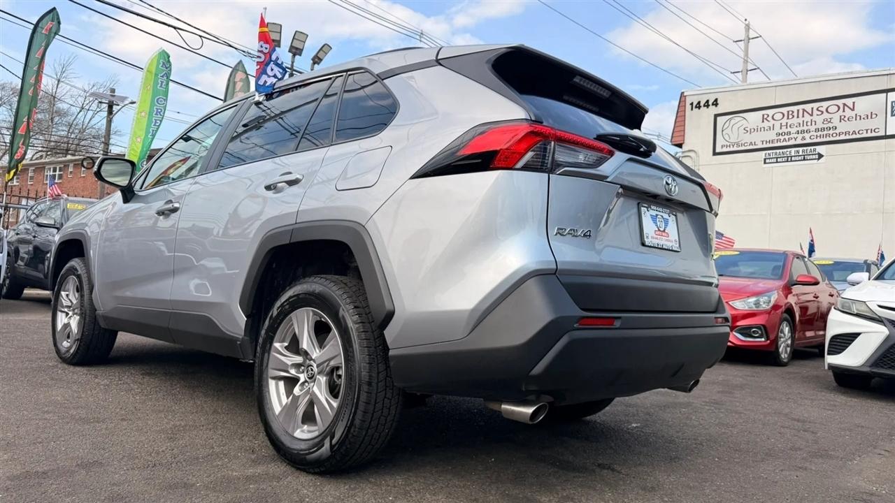Toyota RAV4 XLE 2024