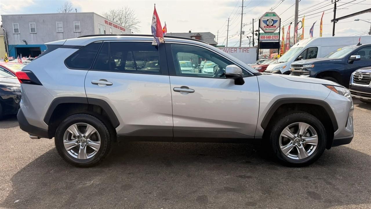 Toyota RAV4 XLE 2024